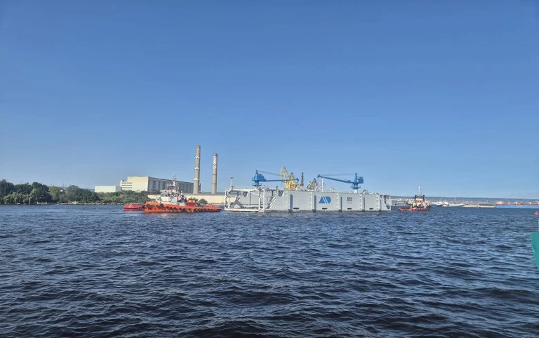 Croatian Adria Docks' new hybrid floating dock departs from Bulgaria